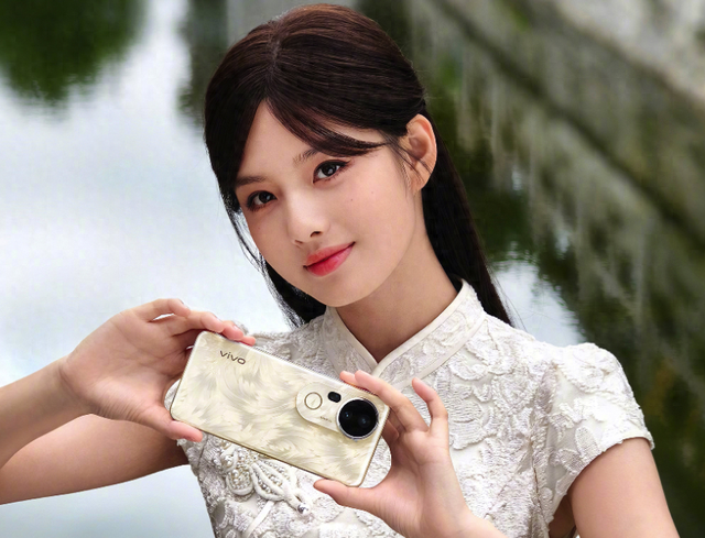 vivo脫胎換骨，兩千元影像機(jī)皇誕生，四主攝+半固態(tài)電池