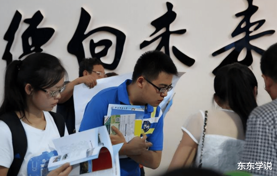 211也不行了，政法大学校招央企、学校招人不限专业，被指走过场