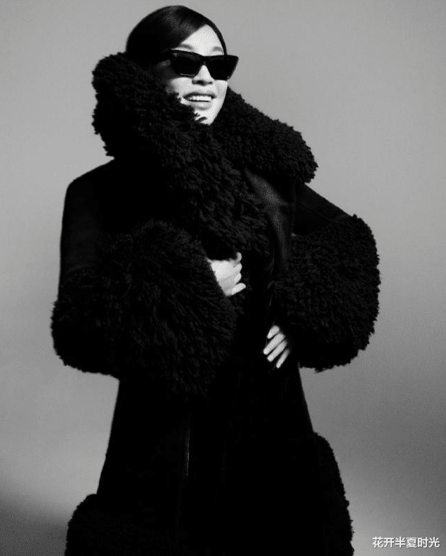 一路繁花时尚芭莎大片，倪萍最贵，刘晓庆最嫩，向太最艳，她最美