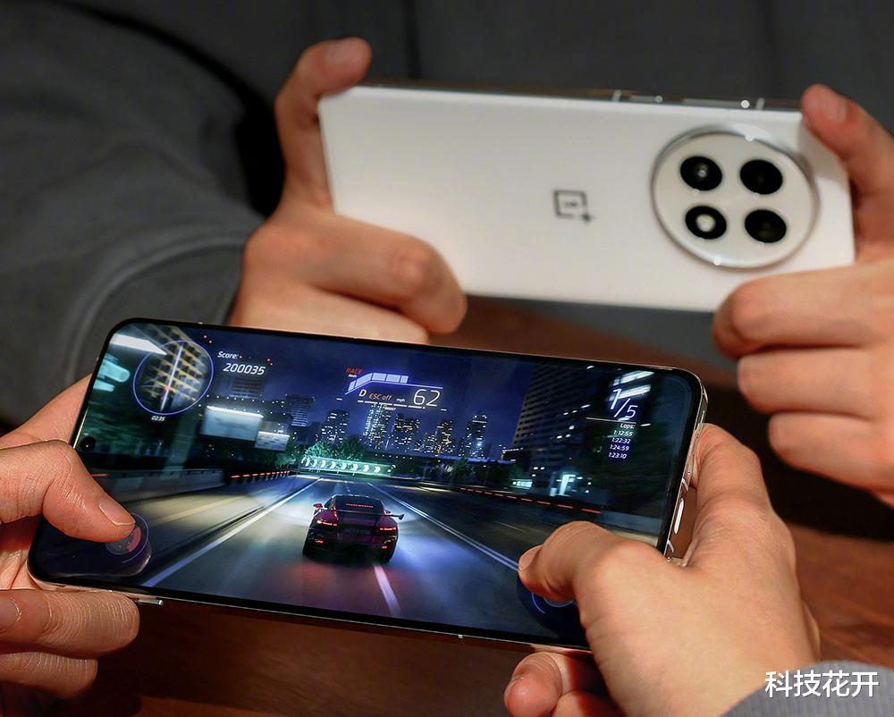 一加诞生“新卷王”,24GB+1TB+骁龙8至尊版,性价比超越小米