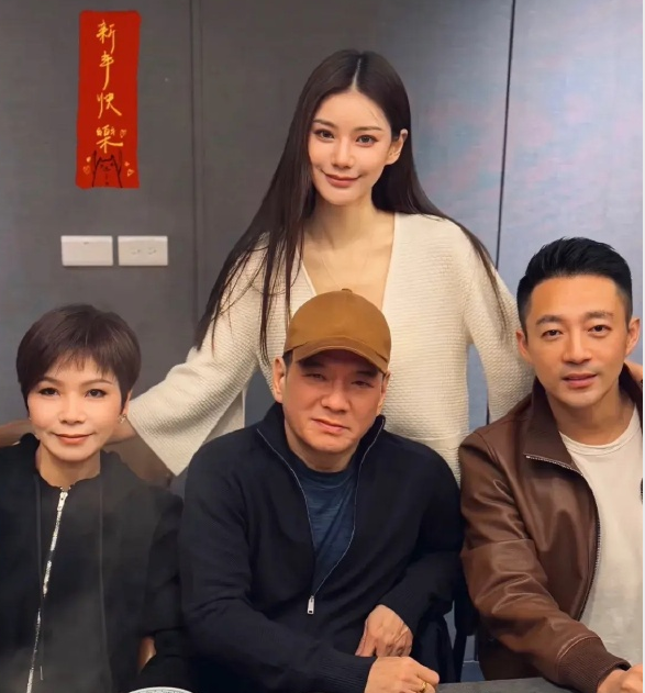 马筱梅带两个妈妈去曼谷旅游，大S带两个孩子去韩国投奔具俊晔！