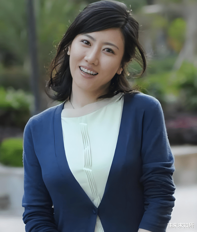 北京美女王博谷：嫁小7岁演员巴图，婚后生两子，风光背后是辛酸