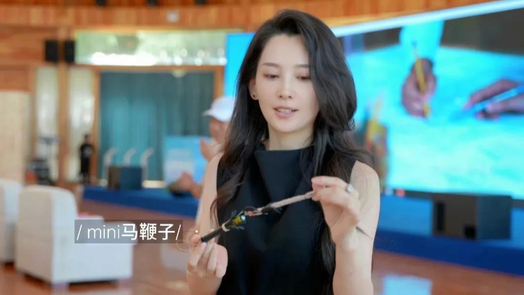 52 岁汪峰离婚后令人咋舌，小 19 岁的她身着顶级大牌贵妇气质爆棚！