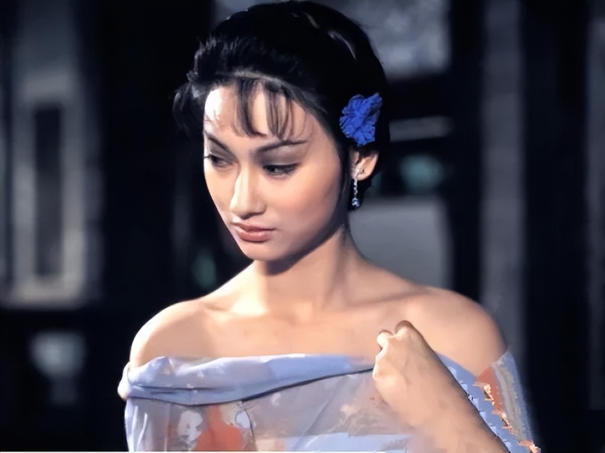 64岁影后无性无爱,在夜总会做舞女,一度自杀,为何还是活成女神