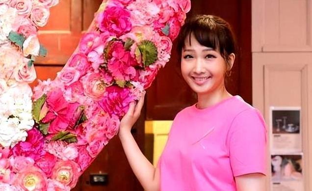 被男友背叛后患癌!生前自己选寿衣和墓地,后将千万遗产送给姐姐