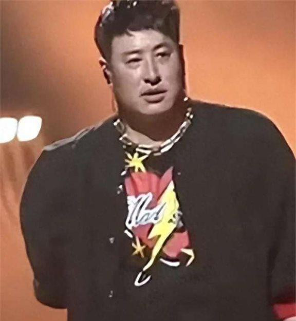 潘玮柏胖至200斤，晒19岁帅照，曾经帅气少年也难逃中年发福魔咒