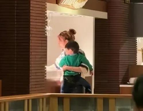 林志玲婚后生活首次曝光,照片流出令全网心疼:你怎么变成保姆了