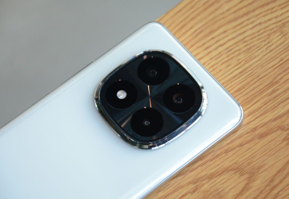 首销日销量翻倍,16GB+512GB+IP68防水,已成手机行业“新黑马”