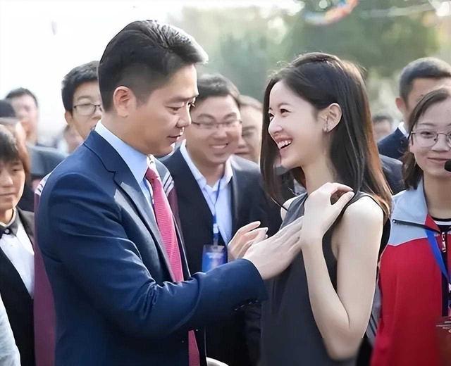 章泽天现实长啥样?路人的镜头才是“照妖镜”,突然理解刘强东了