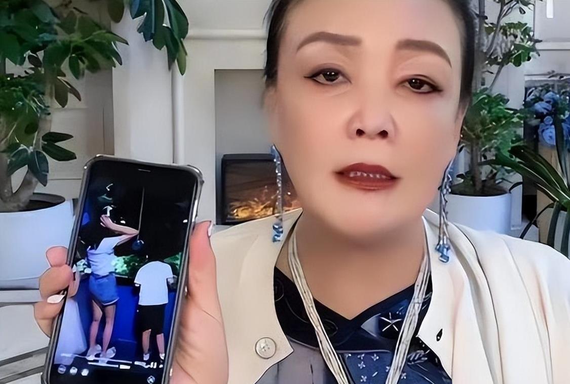 大S事件中最坏的不是卤蛋和小S,而是她:上蹿下跳吃人血馒头