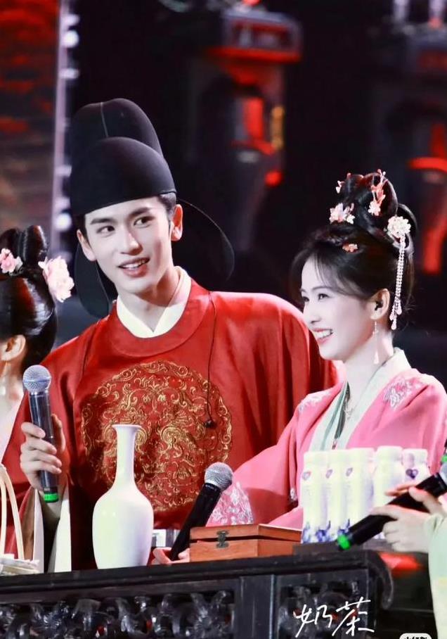 内顶级娱CP出炉,博肖登顶,张凌赫白鹿10林更新丽颖3李现杨紫第2