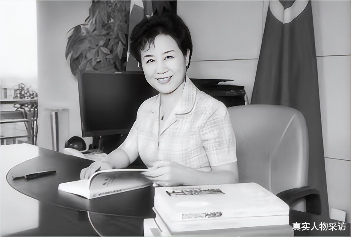 “相中对翡翠镯，给我汇90万”，北京美女正厅为钱疯狂受贿800万