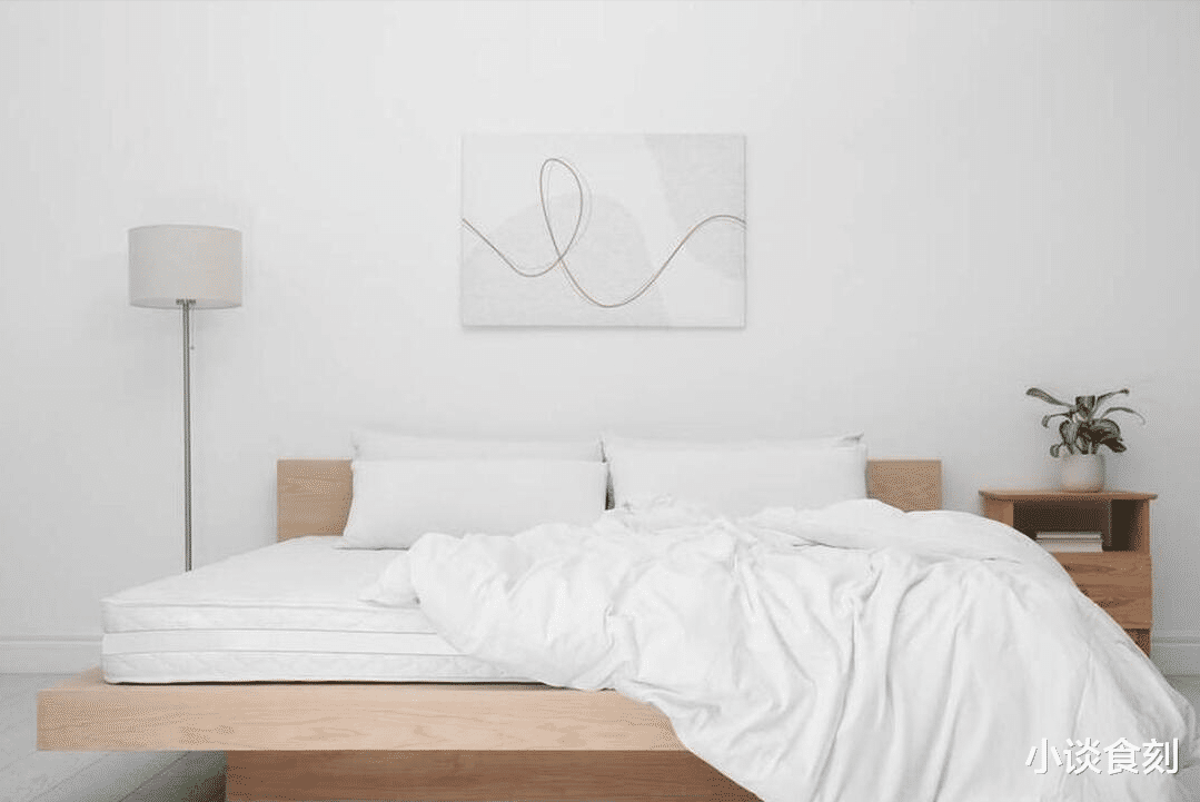 “床靠兩面墻，家中人不順”，這不是迷信，老輩人的經(jīng)驗了解下