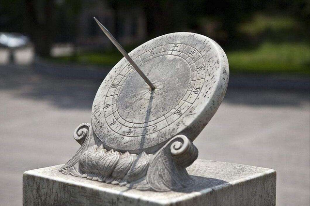 古语云：晨食壮火，午泄残精，阳衰福尽是何意？人过中年应多看看