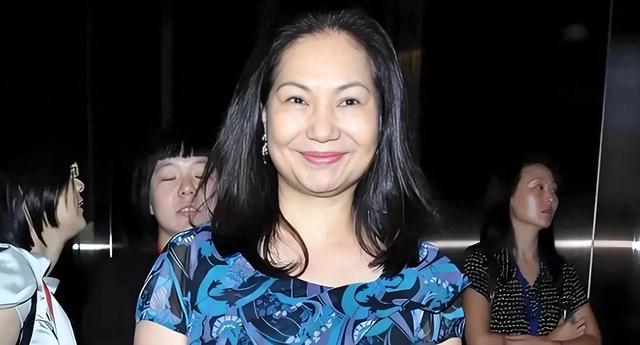 大S遗产战炸锅!大S假过户豪宅给母亲,黄春梅手握白纸恐白忙一场