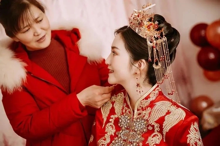 同事请假一天参加表姐婚礼，回公司感慨：当初进公司真是瞎了眼