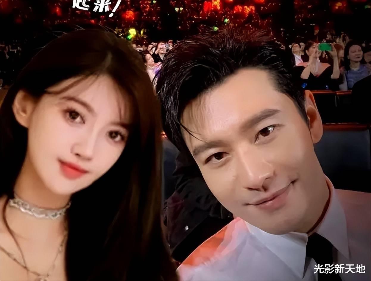 黄晓明官宣恋情，三个小细节耐人寻味，被动和疏远过于明显