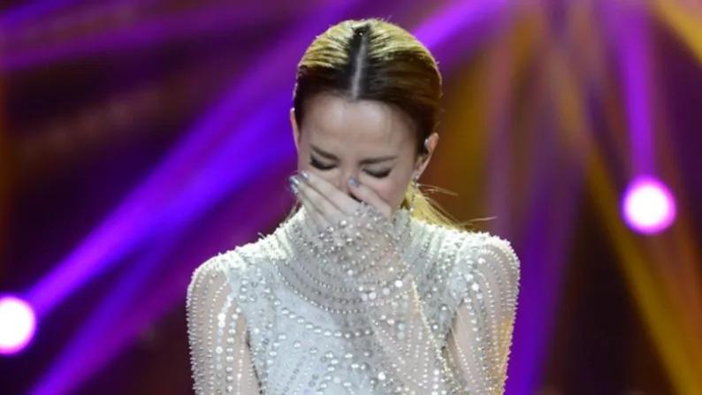 欢乐喜剧人2017|李玟去世一周年，中国好声音停播11个月，那英借新综艺翻红