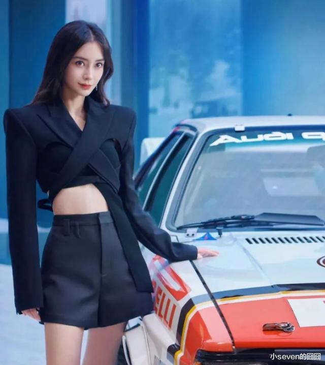 35岁杨颖近照曝光，出席某车展当车模，回归老本行比叶珂好看多了