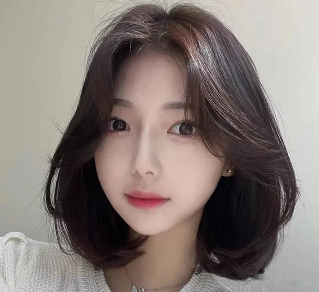 春季剪个包脸短发