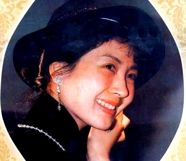 她曾是“上影一枝花”，出身显赫却低调与丈夫恩爱一生，风采依旧