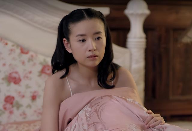 一身油腻,满脸褶子,却要演“民国”女一号,网友:谁来管管她?