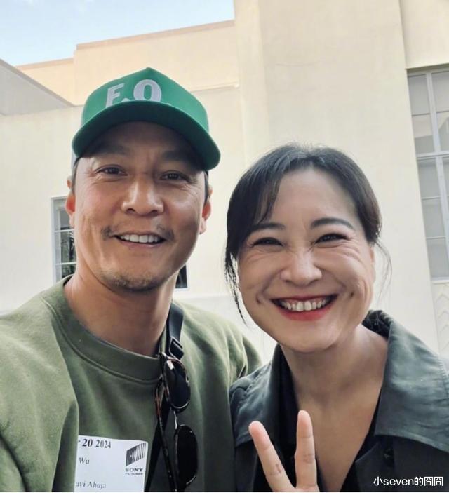 41岁贾玲与49岁吴彦祖合照曝光,减肥后满脸皱纹,P图后变化明显