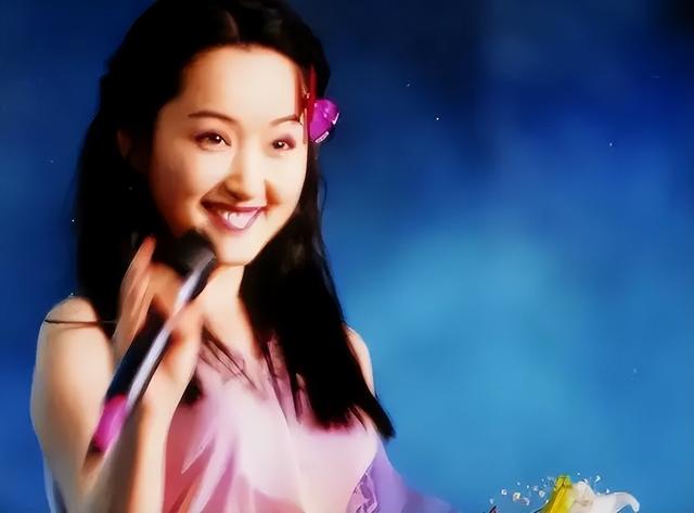 农村走穴，摆摊还债，穷到只剩100万，过气明星有多惨网友羡慕了