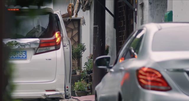 中国导演们!求求你们学学《小巷人家》导演,怎么拍“穷人”的吧