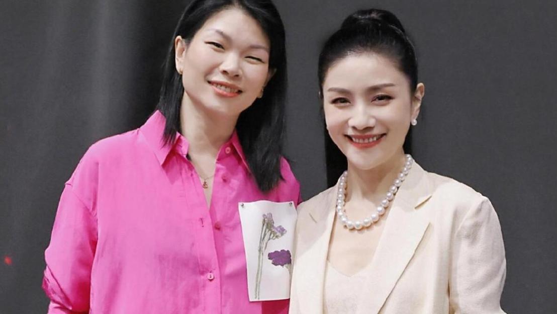 胡可越老气场越开挂！穿西装+阔腿裤+高马尾，气质远胜超模吕燕