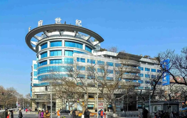 50岁王艳赴国子监为儿祈福，球球还有42天高考，王志才神隐多年