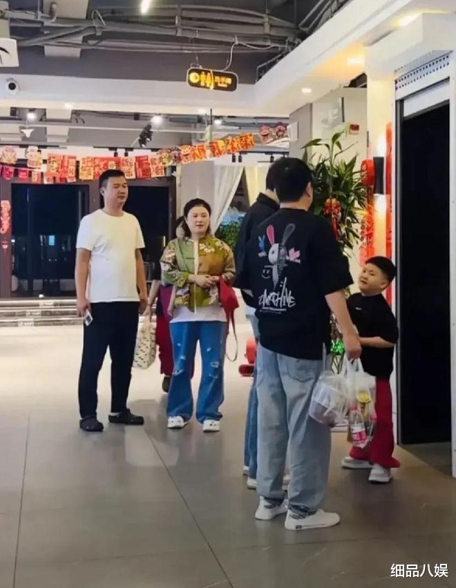 沈腾林允绯闻现形记：一场连狗仔都嫌寒碜的\顶流瓜田大戏\