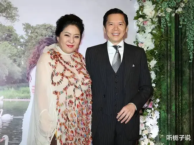 向佐全家现身法国滑雪!合照郭碧婷与儿子站C位,向太为儿媳加油