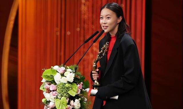 事实证明,“闷声干大事”的窦靖童,已经走上星二代的另一条大道