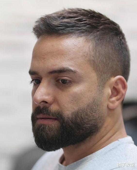 50岁以上的男士，发型这样剪，花白头发也帅气