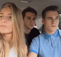 侃爷携妻子现身米兰看秀 穿着清凉挽手同行超甜蜜