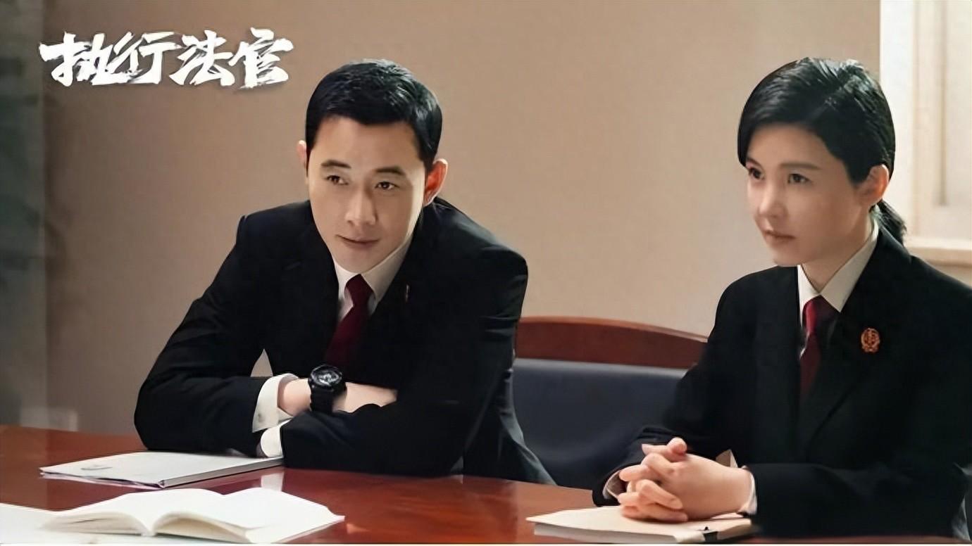 同样演“公检法女高官”,把秦岚、杨子珊放一起看,差距就出来了