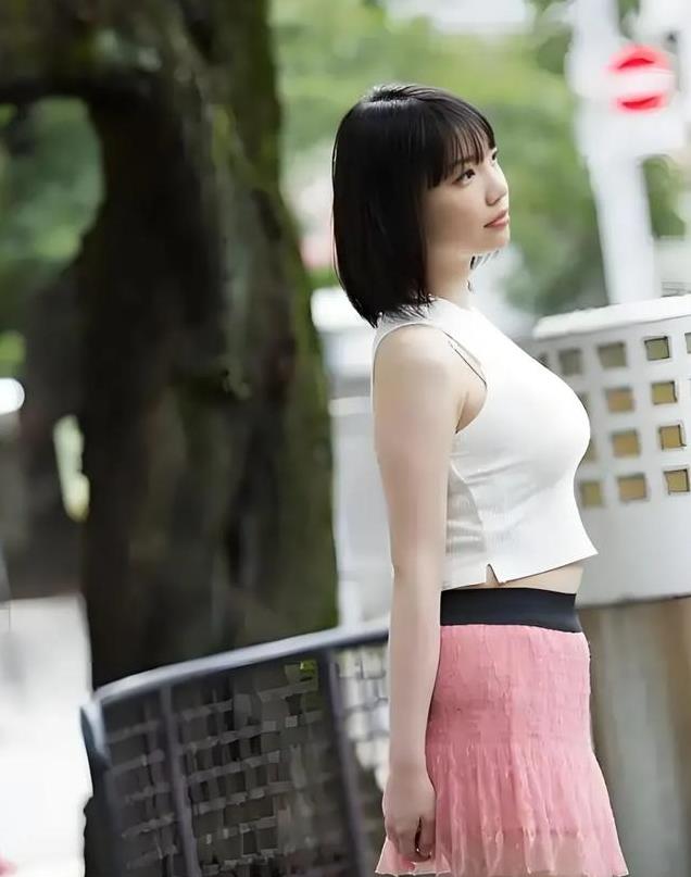 日本美女铃木新春：艺术与生活的优雅融合
