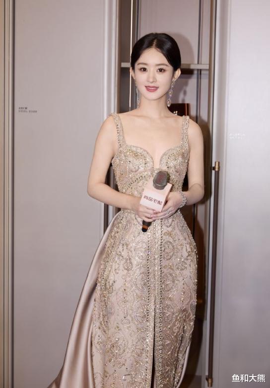 张子枫被曝恢复单身,纯素颜外出身材消瘦,与焉栩嘉恋情遭到群嘲