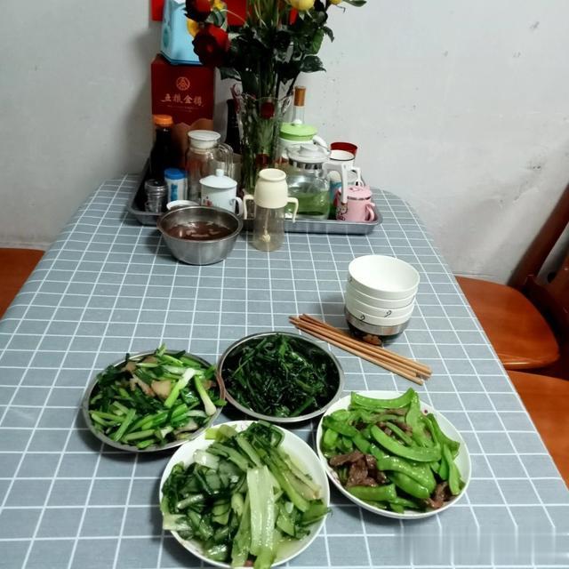 广东女子笑婆婆偏心，小姑子在不在饭菜区别大，网友：看破不说破