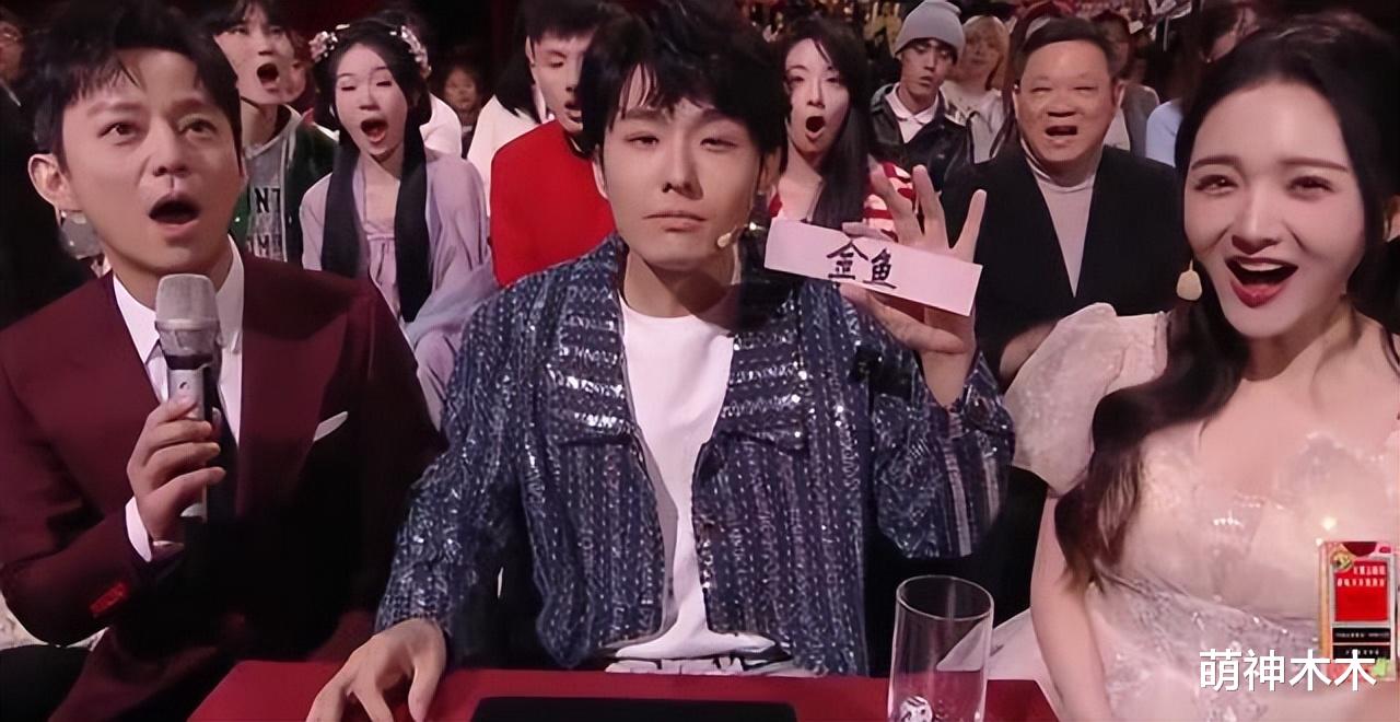 何炅主持双台元宵晚会疲态尽显,湖南台临时改顺序,戏曲节目获赞