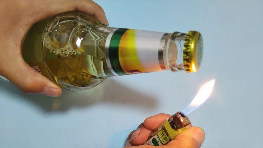 喝了几十年的啤酒，今天才发现瓶盖上的小机关，从此不用开瓶器了