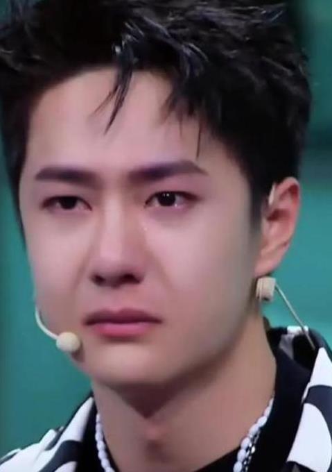 王一博电影宣传失言!文化危机引热议,粉丝反应两极!