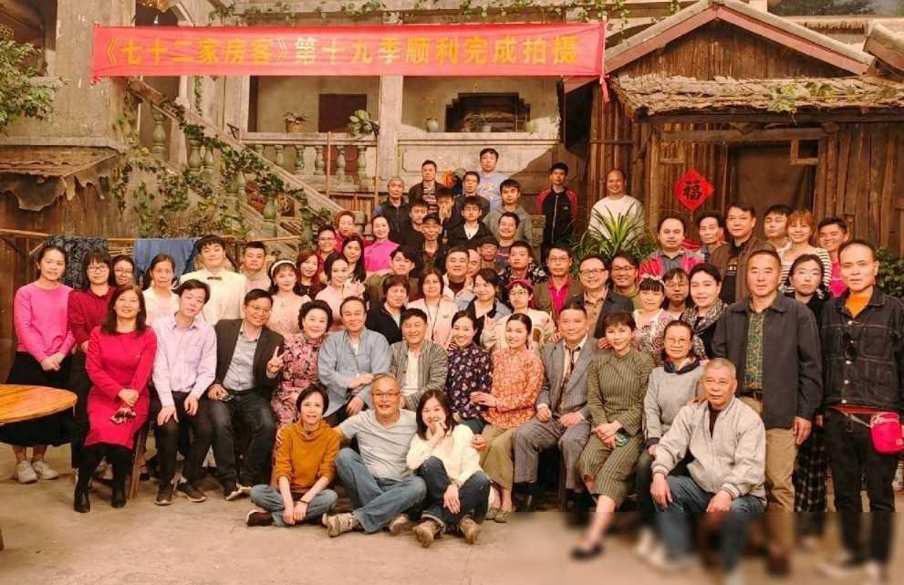 38岁的广州演员容晖,戏里和阿香相恋多年,现实中妻子另有其人