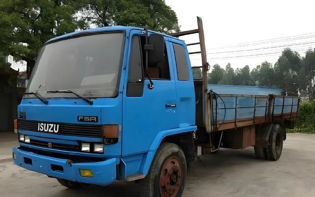 五十铃810卡车：八九十年代的运输“功臣”，那些难忘的岁月故事