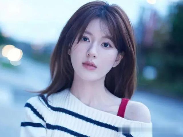 赵露思宝格丽生图嘘声一片，人瘦脸肿如大变活人，腋下太脏好尴尬