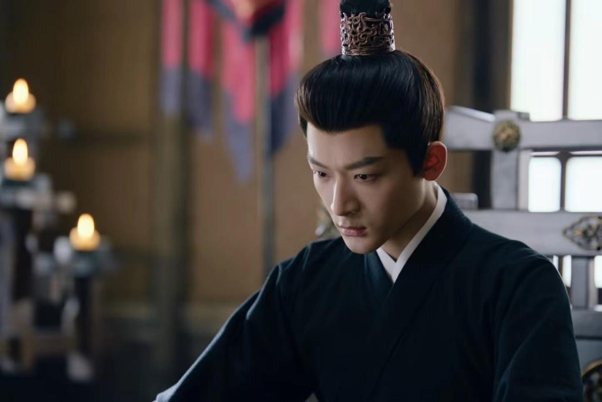 王楚然演技爆发,当她露出肚兜时,张晚意好像接不住戏,头转向一旁