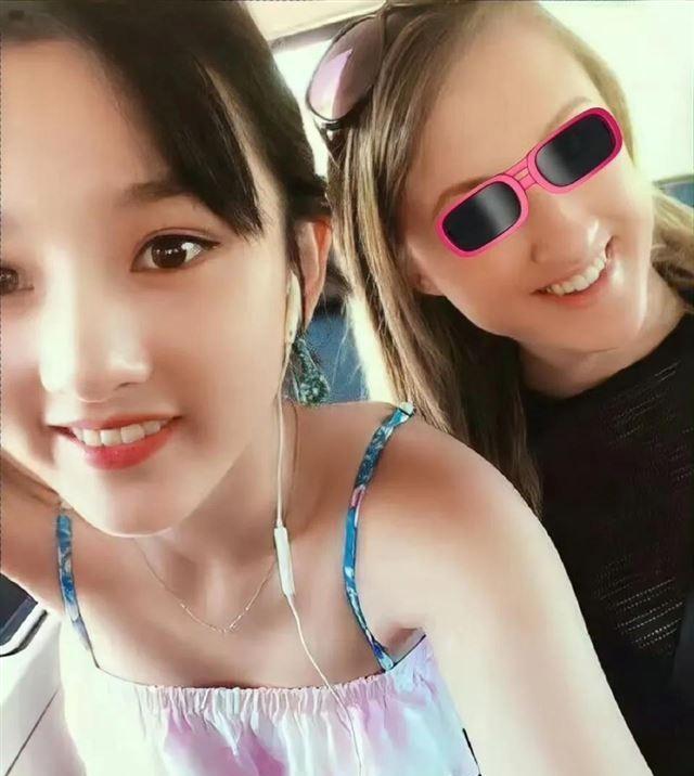 宋祖儿被老外曝出多张亲密照！公主抱、搂脖子，男子身份已被扒出