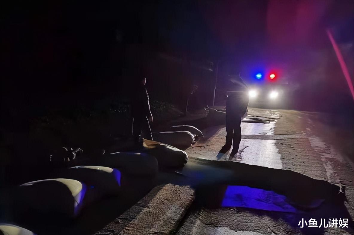 主持人佟瑶:因下车方便失踪,20分钟后,路边只剩下一只高跟鞋