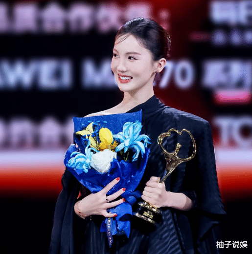 C位被抢,宣传没有,她这顶流当的真窝囊